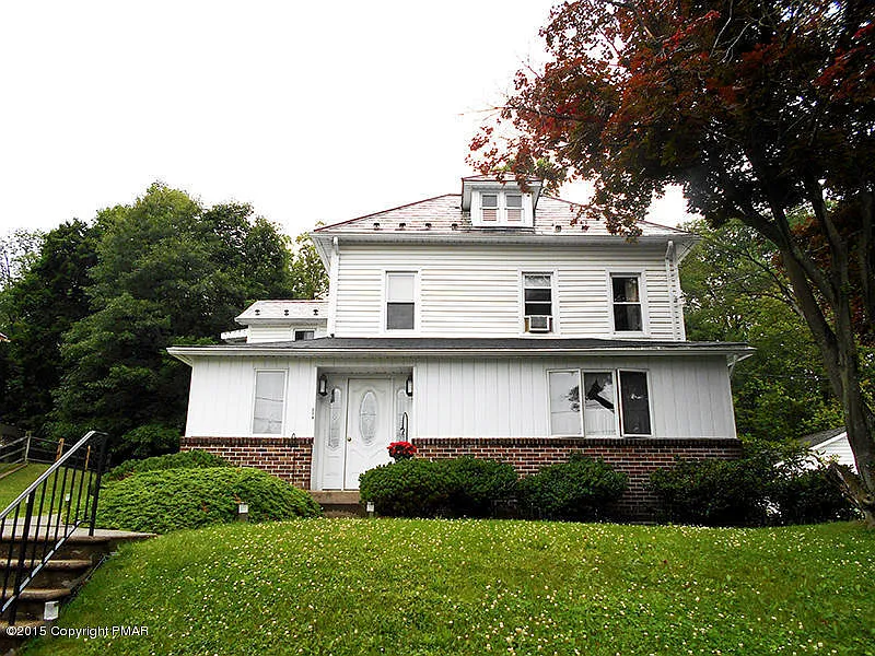216 N 9th St photo 1