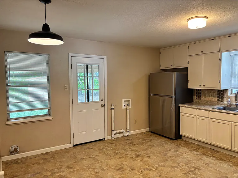 610 W Bullock St — Photo 9