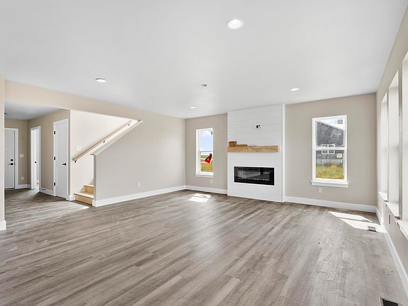 4th image of 5744 Wall St