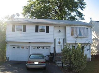 122 Park St, Roselle, NJ 07203