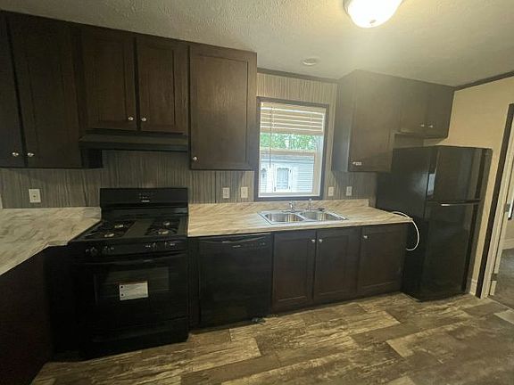 2nd image of 580 Banding Ln #580