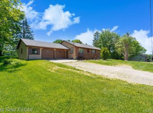 9450 Hogan Rd, Fenton, MI 48430
