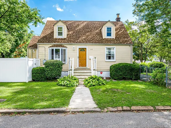 81 Dartmouth Ave, Avenel, NJ 07001