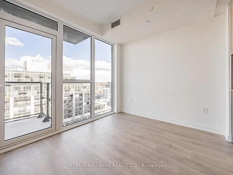 1037 The Queensway #720 — Photo 14