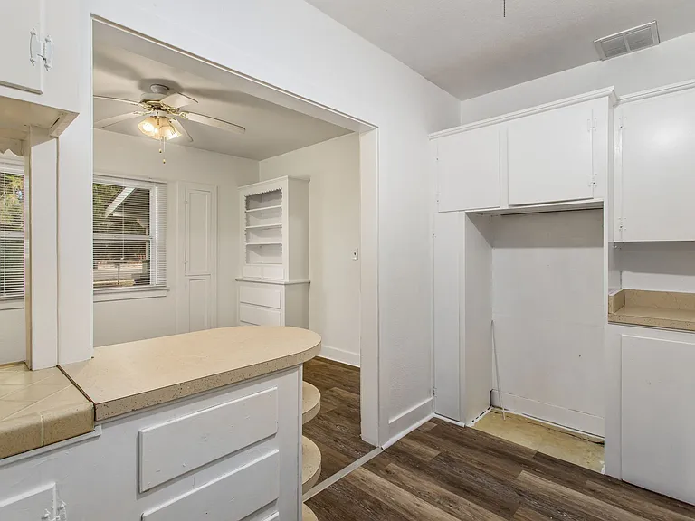 1359 Jasper Ave #1 — Photo 12