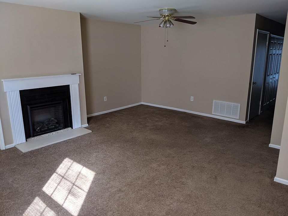 2nd image of 1606 Huntingdon Mews