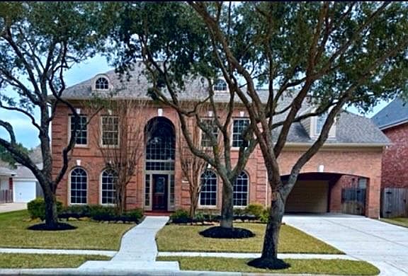 1st image of 1811 Misty Oaks Ln