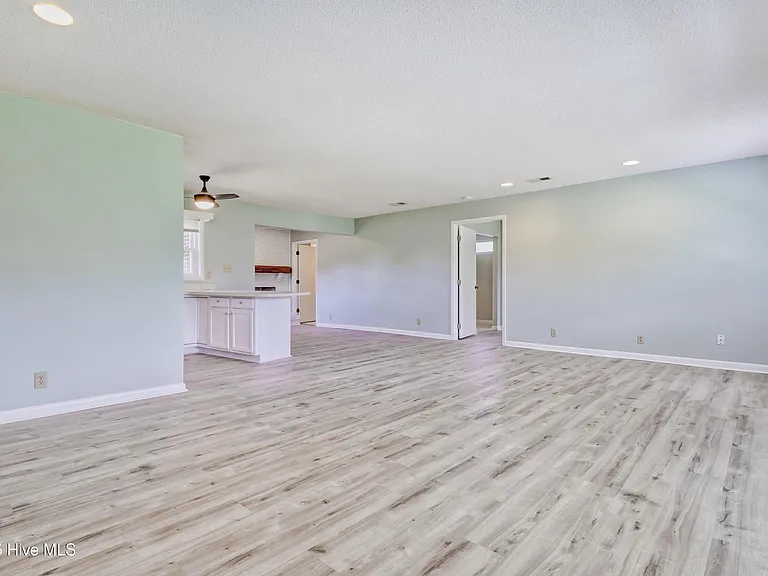 665 Hughes Rd — Photo 8