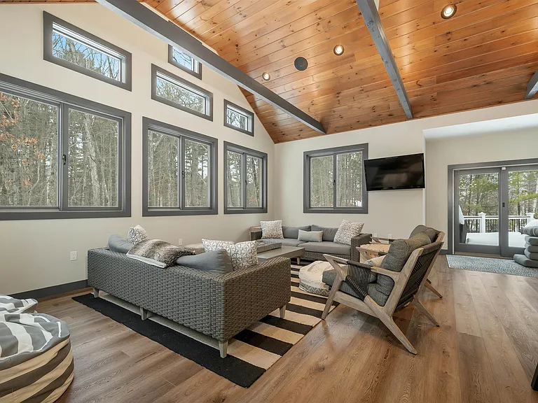 41 Regis Rd — Photo 16