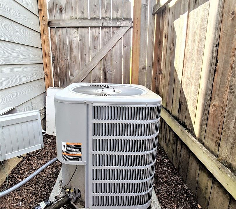 1st image of 4516 NE 102nd St