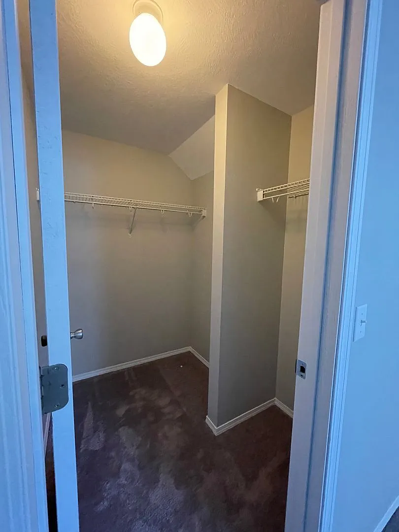 Building Photo - 2202 W Jonquil Ln