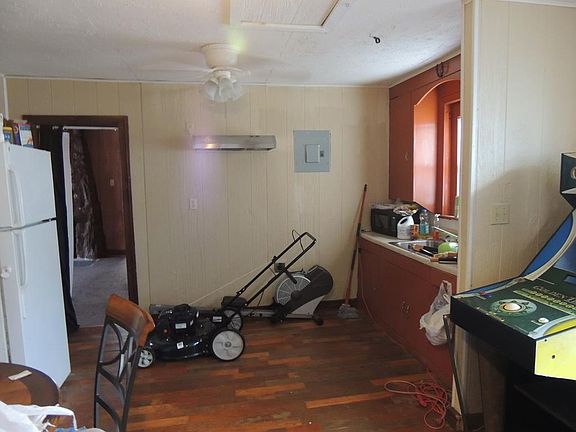 4th image of 223 N Benavides St #A