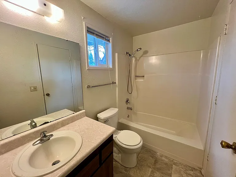 3926 Edgewood Dr — Photo 10
