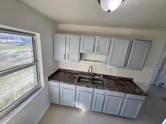 4th image of 2947 Evans Ave #3B
