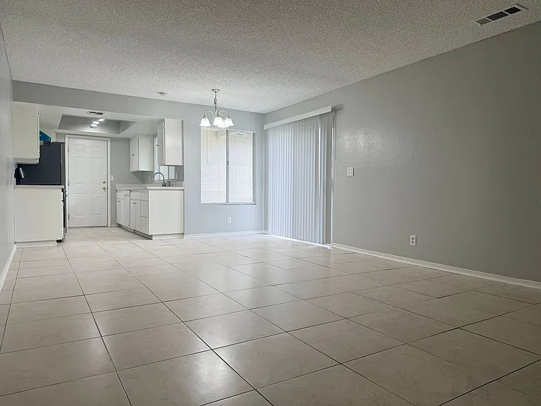 3219 Denver Ave — Photo 5