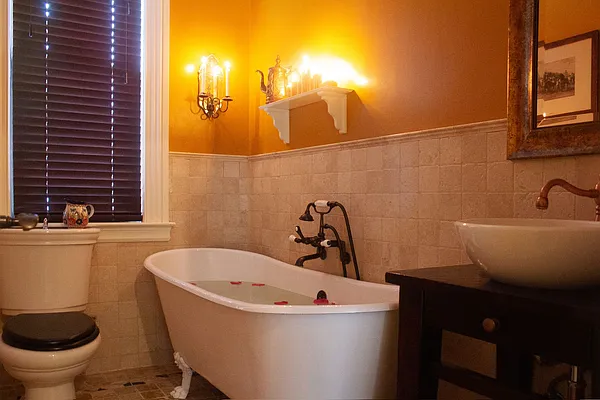 Rented by Ian Alexander Realty Group LLC | media 8