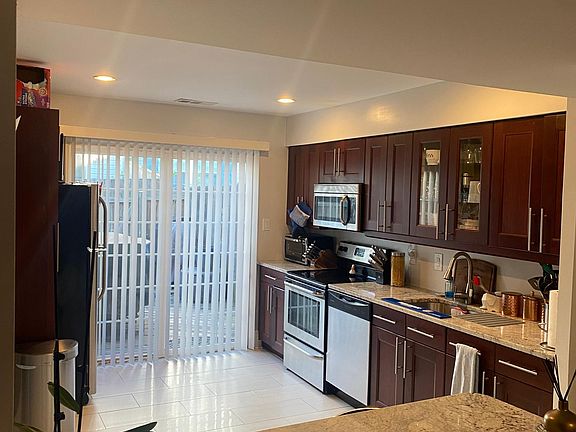 2nd image of 6118B Hoskins Hollow Cir