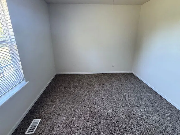2681-2683 E Oakbrook Dr — Photo 14
