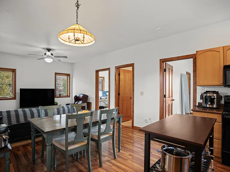 45 Creek Cv #B — Photo 3