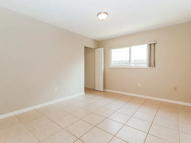1701 E Orangeside Rd — Photo 12