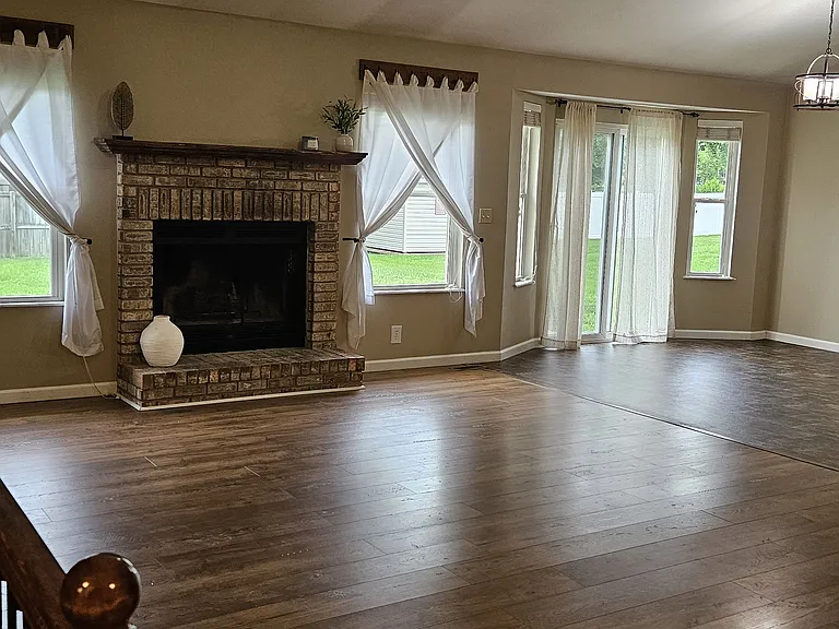 615 Arrowhead Ln — Photo 3
