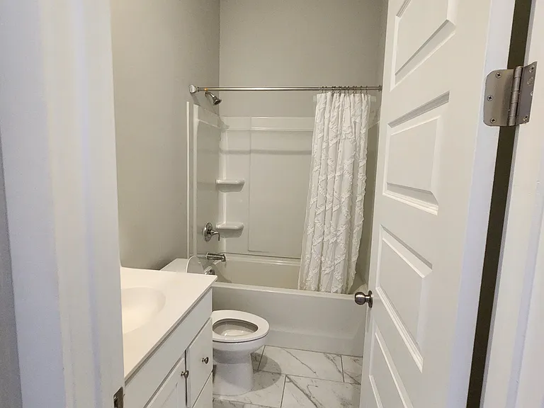 112 Ashworth Dr — Photo 9