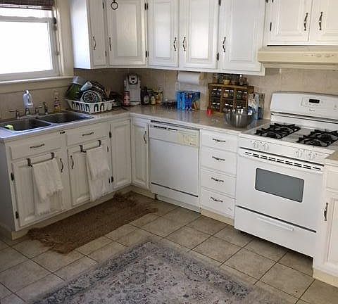 Kitchen (current tenants)