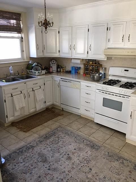 Kitchen (current tenants)