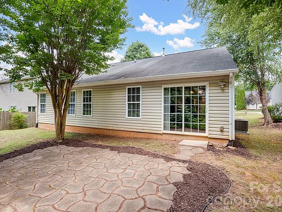 2nd image of 2244 Wexford Way
