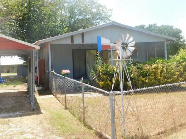 301 Broken Arrow, Comanche, TX 76442