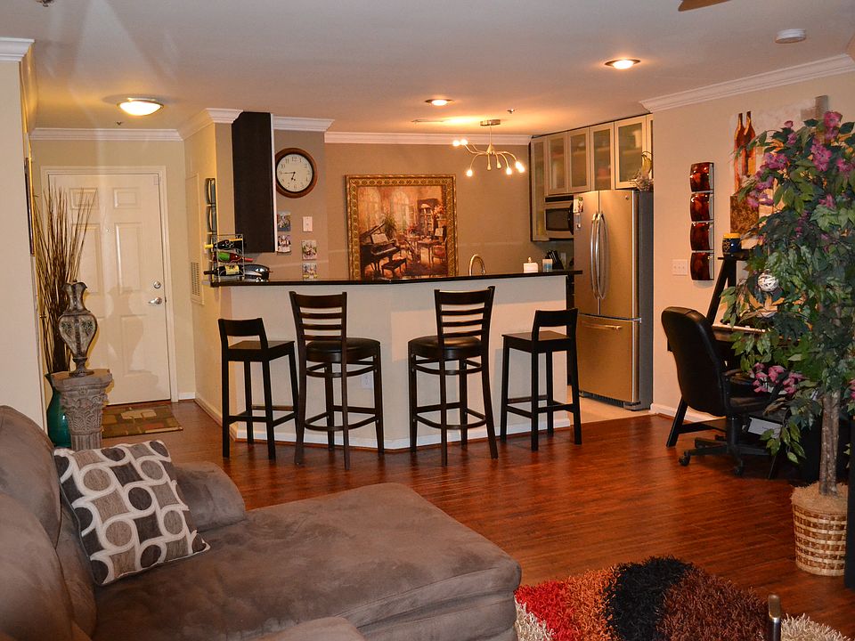 Open concept kitchen/living 