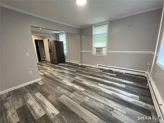 4th image of 1044 Farmington Ave