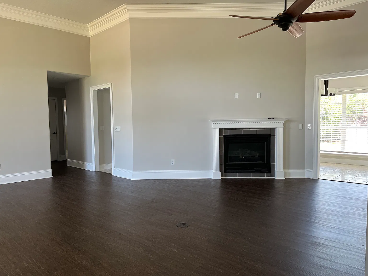 3 bed, 2.0 bath, 2140 sqft, $2,600 — Photo 4