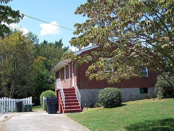 2nd image of 1827 Glenroy St NW