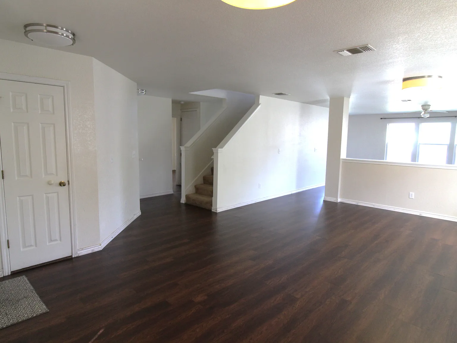 5 bed, 2.5 bath, 3030 sqft, $2,300 — Photo 3