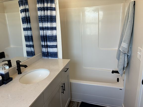 4th image of 1405 Louise Ln
