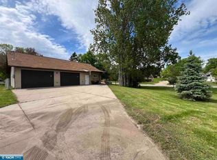 419 2nd St SW, Chisholm, MN 55719