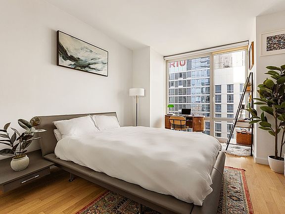 3rd image of 247 W 46th St APT 2501