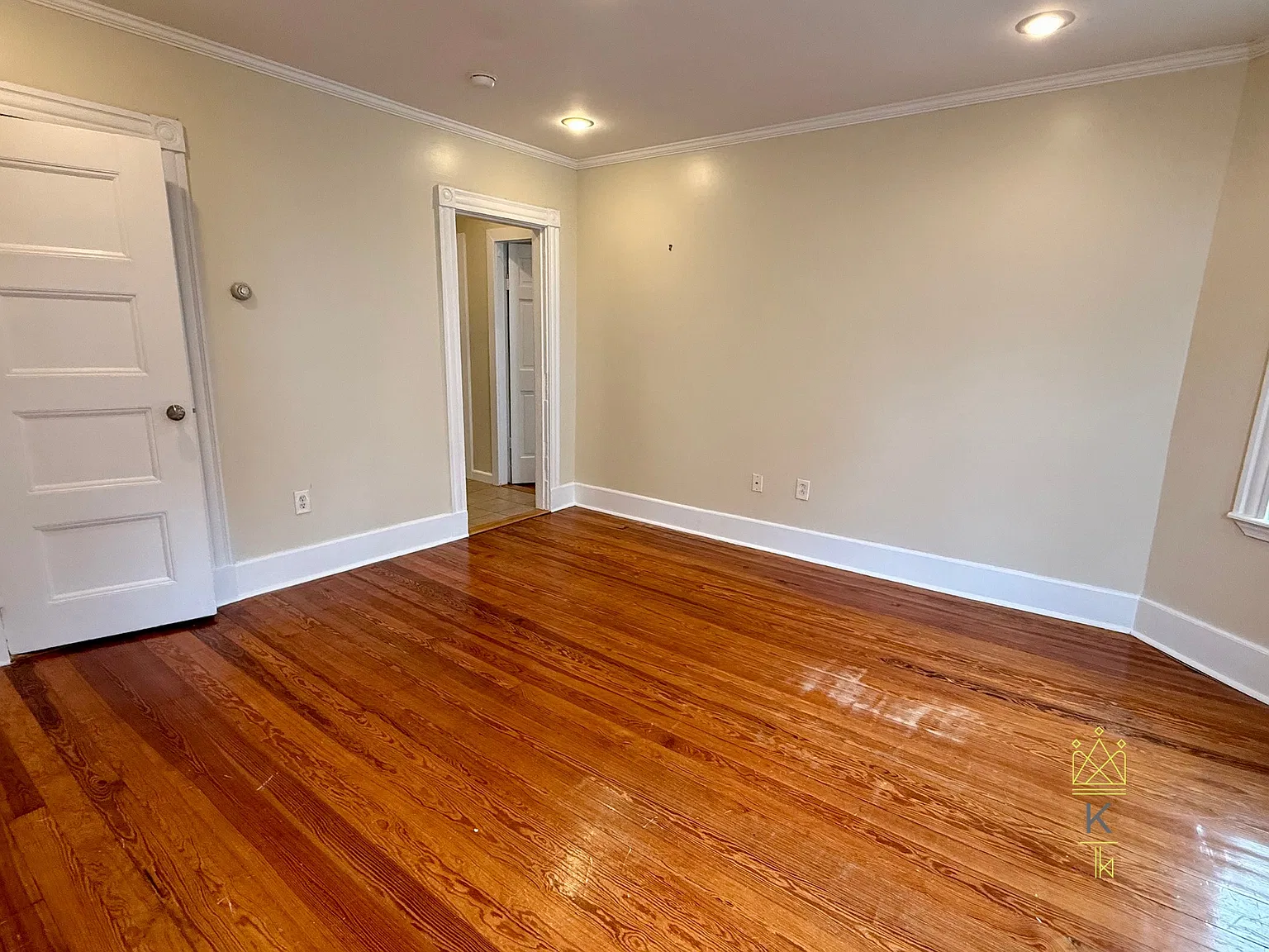 2 bed, 1.0 bath, 833 sqft, $3,000 — Photo 3