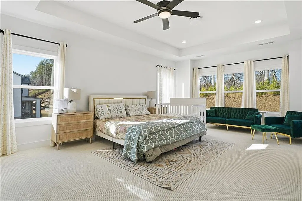 5 bed, 5.5 bath, 4045 sqft, $6,000 — Photo 4
