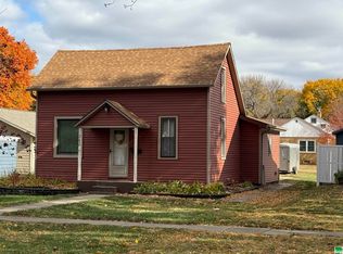 242 2nd Ave NE, Sioux Center, IA 51250