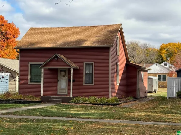 242 2nd Ave NE, Sioux Center, IA 51250