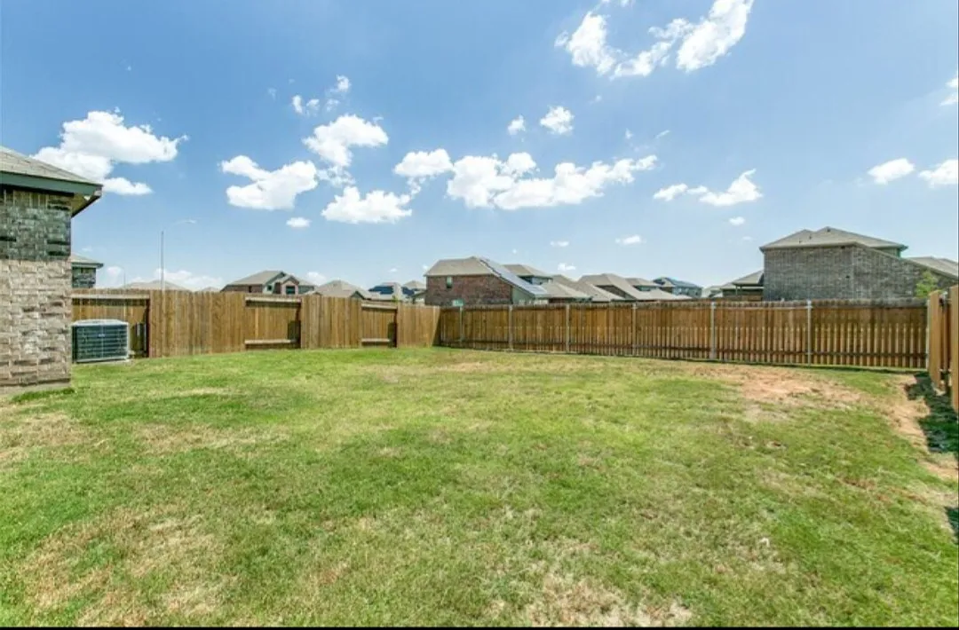 3 bed, 1552 sqft, $2,200 — Photo 4