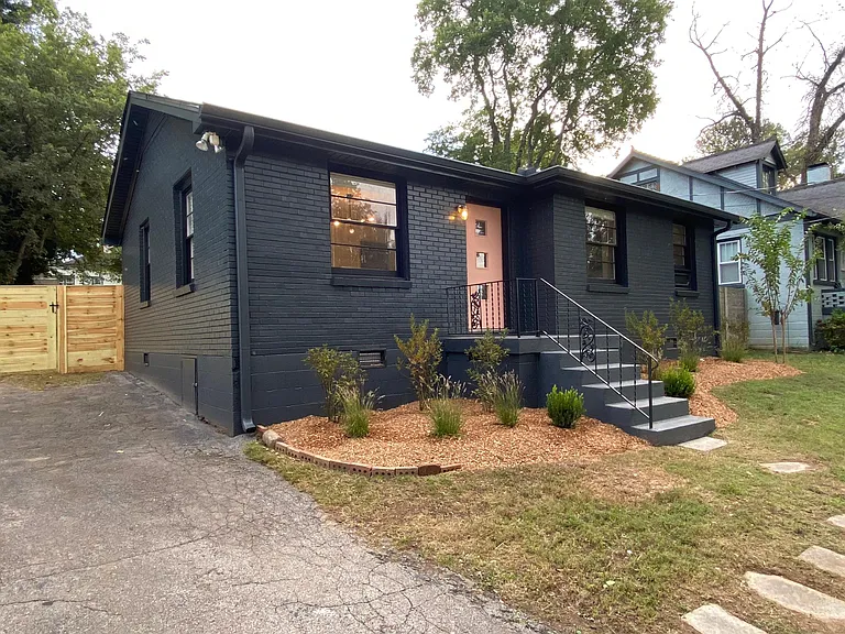 1406 Benjamin St — Photo 2