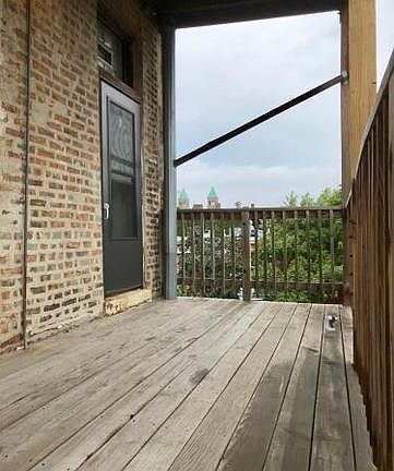 4th image of 955 W Dickens Ave