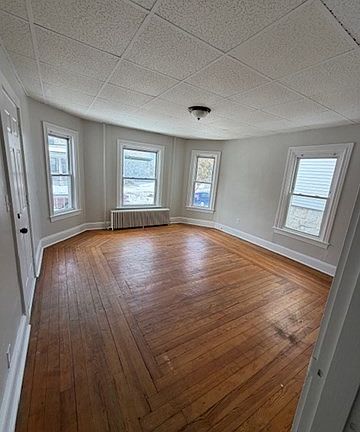 5th image of 158 Forest St