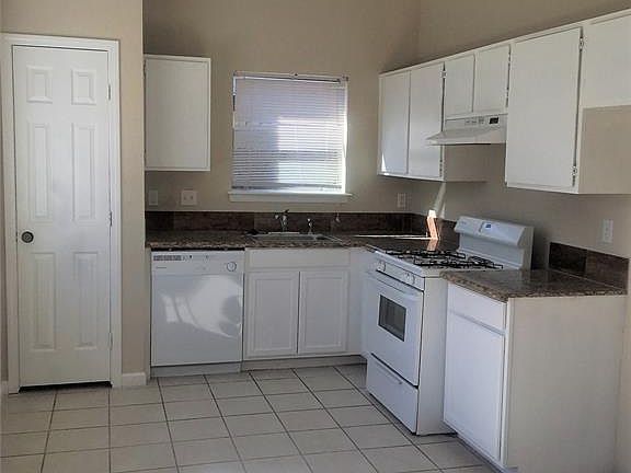 3rd image of 10626 Thorncliff Dr