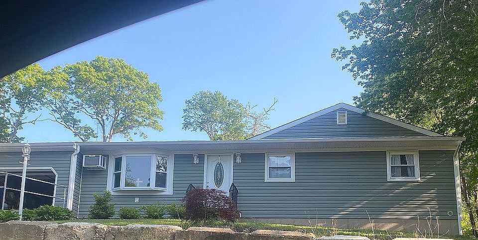 1st image of 4 Fairway Dr