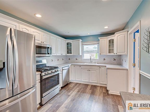5th image of 2300 Desisto Dr