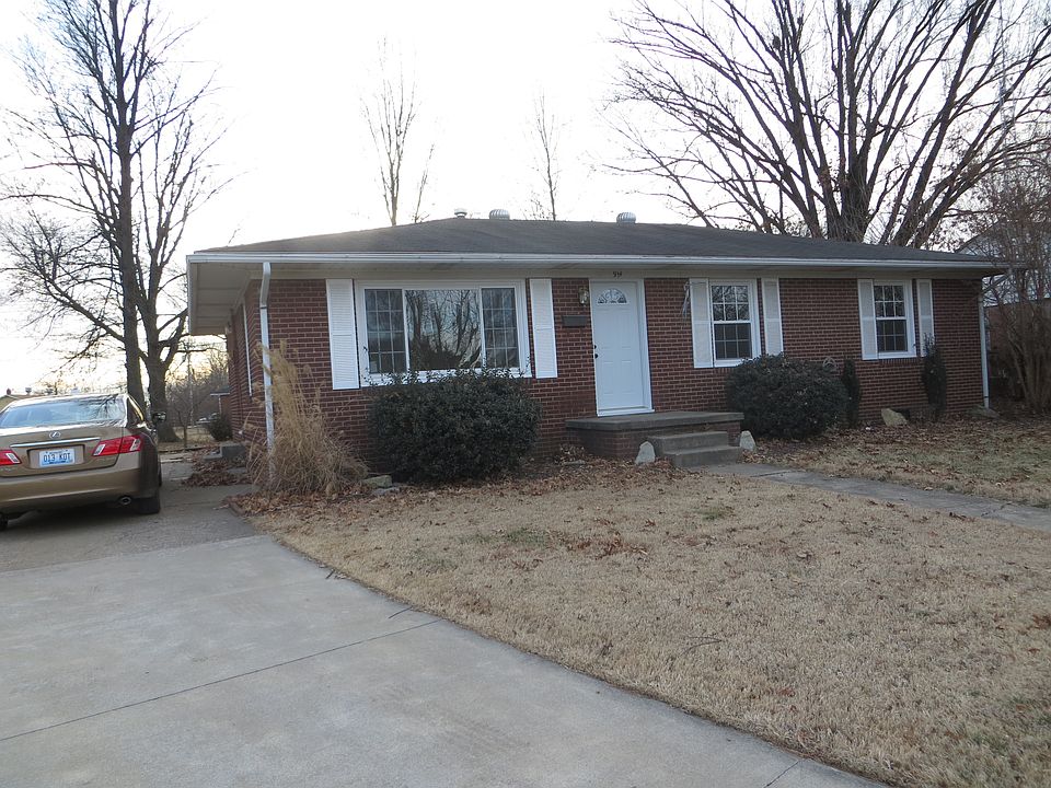 1st image of 914 Charles Scott Dr